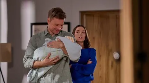 "Na Wspólnej" odc. 4049. Śledziła babcię, teraz chce odsunąć ojca od dziecka! [STRESZCZENIE] 