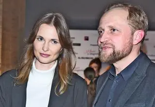 Karolina Szymczak i Piotr Adamczyk — historia miłości. Kim jest żona gwiazdora Listów do M.?