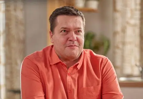Mało kto wie, że serialowy Michał z "Na Wspólnej" ma sławną siostrę. Ich relacja jest naprawdę wyjątkowa