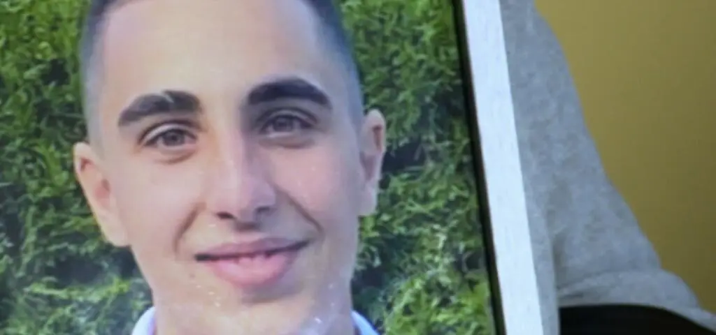 Lekarz nie odbierał telefonu, policjant nie miał kluczyka do kajdanek, a Olek... umierał