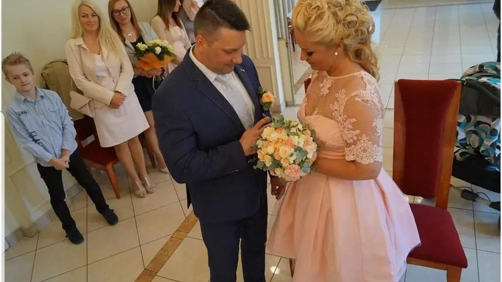 Wiesia i Robert Wołodkiewiczowie, Życie na kredycie