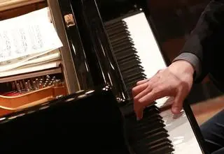 Polak z wyjątkowym wyróżnieniem w XIX edycji konkursu chopinowskiego.  Sprawdź, kto w tym roku triumfuje