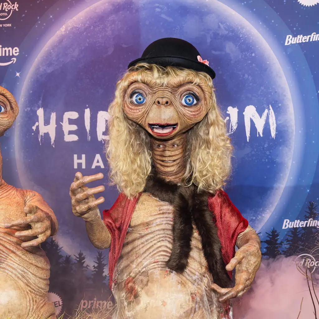 Kostiumy Heidi Klum na Halloween: Żeńska wersja E.T.