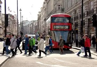 Młodzi Brytyjczycy boją się tankować – czy to kwestia drogiego paliwa?