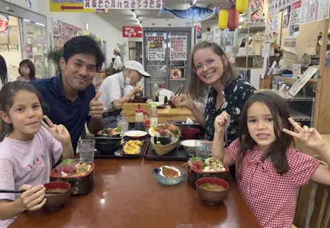 "Cały jej świat": Tak wygląda karaoke w Japonii. "Uwielbiam jak Hiro śpiewa po chińsku. To afrodyzjak"