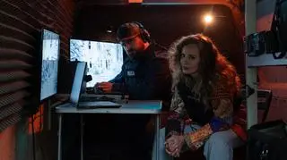 Wiktoria Gąsiewska i Michał Węgrzyński na planie serialu "Młode gliny"