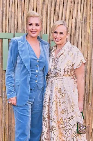 Rebel Wilson i Ramona Agruma