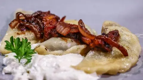 Agnieszka Kawęcka/Emilia Gramsa: Pierogi z kaszanką, pianką chrzanową oraz karmelizowaną cebulą i morelami