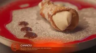 Cannoli Sycylijskie z sezamem, ganache czekoladowym i sosem malinowym