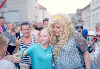 Magda Gessler w Rawiczu z tłumami fanów. "Jestem kobietą bez wieku" 