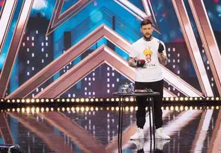 Marcin Prokop zjadł chrupka z najostrzejszej papryczki na świecie. Zaskakująca reakcja! 