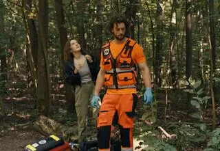 "Szpital św. Anny", odc. 60. Wypadek podczas skoku spadochronem. Czy Wojtek ocali pacjenta? [PRZED EMISJĄ W TV]