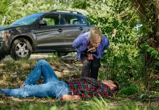 "Na Wspólnej" odc. 4086. Tajemnicze zaginięcie Daniela i Baliszewskiego po imprezie. Adrian też będzie rodził! [PRZED EMISJĄ w TV]