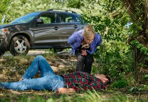 "Na Wspólnej" odc. 4086. Tajemnicze zaginięcie Daniela i Baliszewskiego po imprezie. Adrian też będzie rodził! [PRZED EMISJĄ w TV]