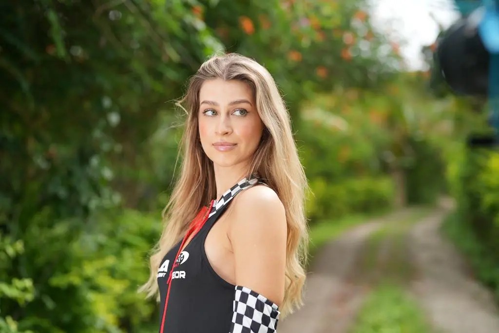 Hotel Paradise 11: OLIWIA CIRA