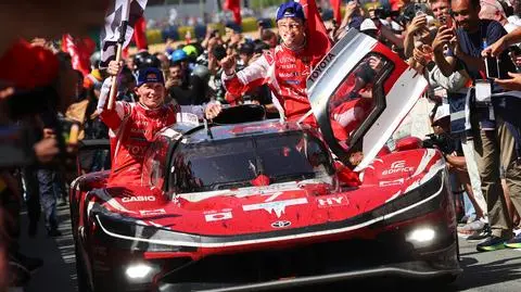 Le Mans 2026. Zwycięska ekipa Toyoty: Kamui Kobayashi, Mike Conway, Nyck de Vries