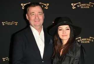 Jacek Rozenek wziął ślub z o dwie dekady młodszą partnerką! "Czuję się bardzo dobrze jako mąż"