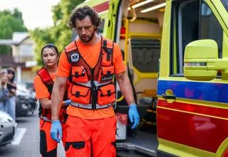 "Szpital św. Anny", odc. 62. Ratownicy wezwani do rannego Tomka! Czy Jaworski przeżyje? [PRZED EMISJĄ W TV]