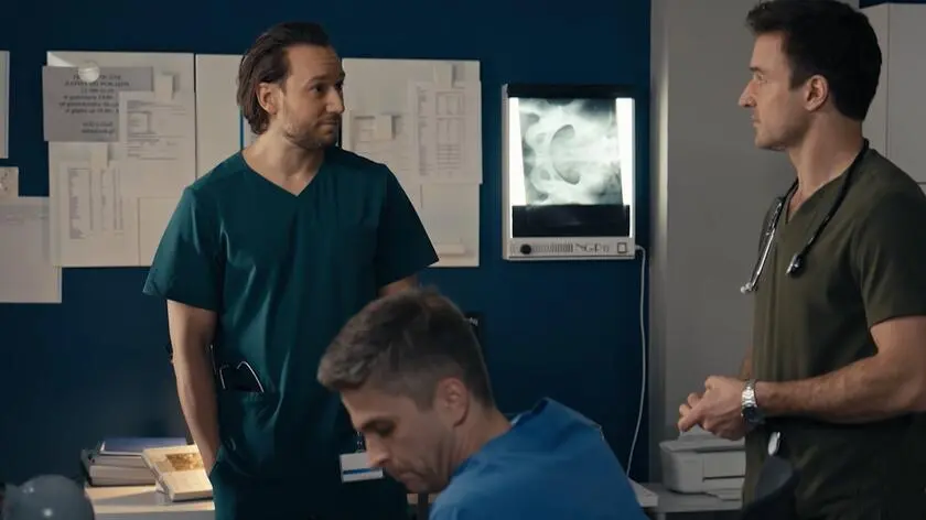 "Szpital św. Anny", odc. 102. Maciek i Wroński pokłócą się o pacjenta? Zrobi się nieprzyjemnie.... "Może nie będziesz mi mówił, co mam robić?" [PRZED EMISJĄ W TV]