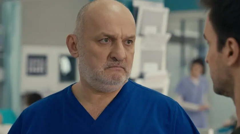 "Szpital św. Anny", odc. 102. Rogowski wpadnie na sensacyjny trop. Na SOR-ze pojawi się kochanek Sabiny... z żoną?! [PRZED EMISJĄ W TV]