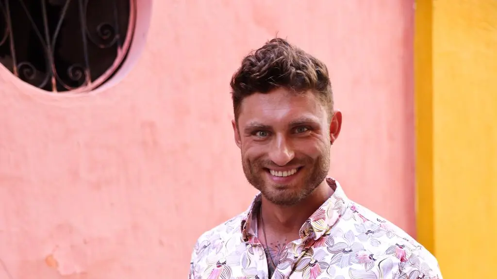 Hotel Paradise 7: KRZYSZTOF ĆWIERTNIA