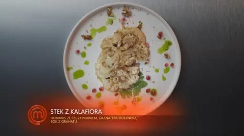 Melania Modzelewska: Stek z Kalafiora na Hummusie z Oliwą Szczypiorkową, Granatem, Kolendrą i Redukcją z Granata