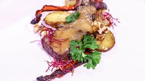 Eryk Beroud: Wątróbka z talarkami ziemniaczanymi, grillowaną papryką i sosem winogronowym