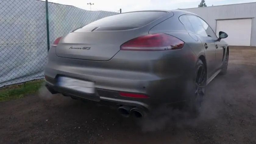 Porsche Panamera z błędem ciśnienia oleju