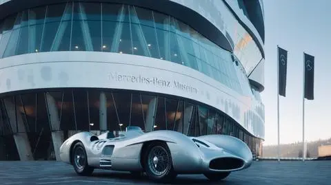 Mercedes W196 R Stromlinienwagen sprzedany za ogromną sumę. To drugi najdroższy Mercedes w historii