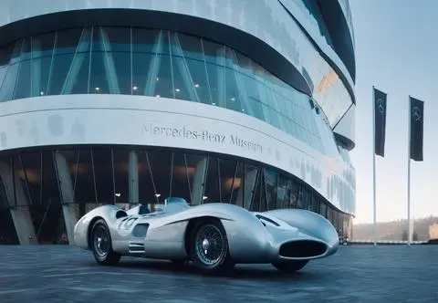 Mercedes W196 R Stromlinienwagen sprzedany za ogromną sumę. To drugi najdroższy Mercedes w historii