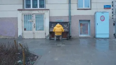 Rozwijane pianino, które posiada wiele funkcji.