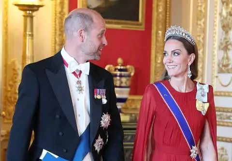 Książę William i Kate Middleton pojawili się na bankiecie w Windsorze. Internauci zachwyceni kreacją księżnej 