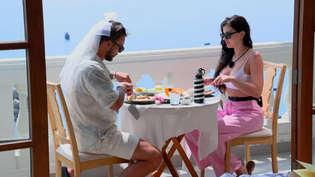 TVN7_PRORES_HOTEL_PARADISE_S09_ODC_41_POP1