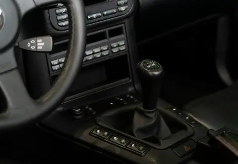 Automatyczna czy manualna skrzynia biegów? Wady i zalety obu rozwiązań