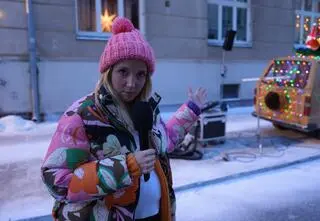 Ina Sobala oprowadza po planie filmu "Listy do M. Pożegnania i powroty"