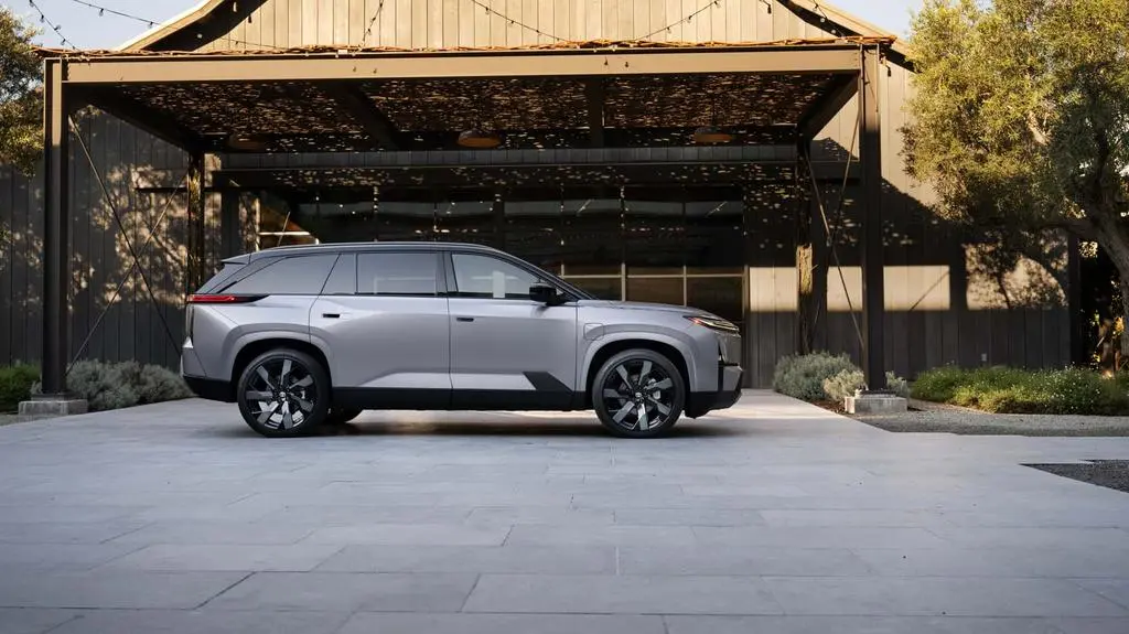 2027-toyota-highlander-ev (4)