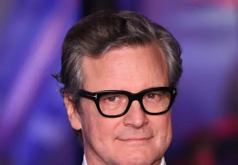 Jak Colin Firth zmienił się przez lata? Zobacz zdjęcia! 