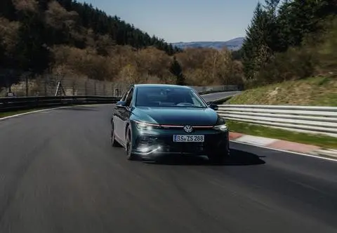 Golf GTI Edition 50 pobił rekord Nordschleife. Honda Civic Type R straciła tytuł o 0,358 sekundy