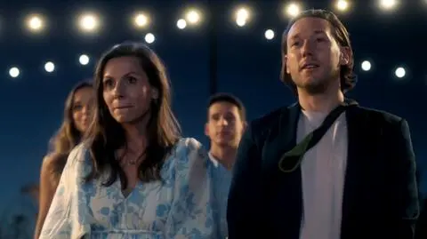 "Na Wspólnej". Ola i Gosia znów twarzą w twarz z Błażejem! Wiemy, dlaczego jest na ślubie Zimińskiej i Czerskiego