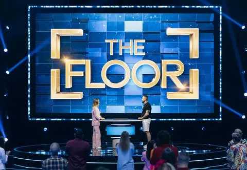 "The Floor". Chodzisz na siłownię? Zobacz, czy rozpoznasz ten sprzęt do ćwiczeń! [PRZED EMISJĄ W TV]