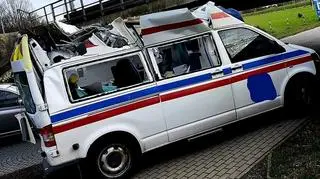 Zignorował ograniczenie wysokości i uderzył przed wiaduktem