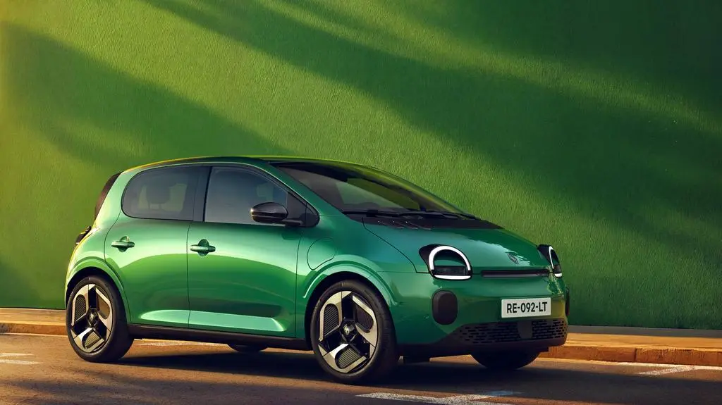 Renault-Twingo_E-Tech_EV-2027-wallpaper