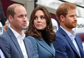 Książę William nalega na Kate. Chodzi o zerwanie kontaktów z Harrym?!