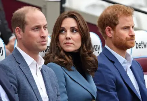 Książę William nalega na Kate. Chodzi o zerwanie kontaktów z Harrym?!