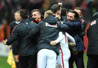 Reprezentacja Polski celebrująca zwycięstwo z Armenią w eliminacjach do Mistrzostw Świata