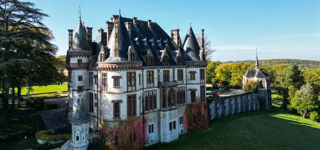 Wystartowały zdjęcia do "The Traitors. Zdrajcy"! Trzecia edycja w nowym, francuskim zamku. Zobacz zdjęcia