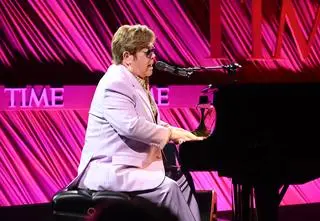 Elton John oddał klucze do swojego domu! Wszystko przez zakład o hit Loli Young