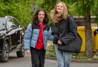 "Na Wspólnej" w odcinku 3841: Amelia ucieka ze szkoły, Grzesiek idzie na terapię, a Igor zbliża się do Anki 