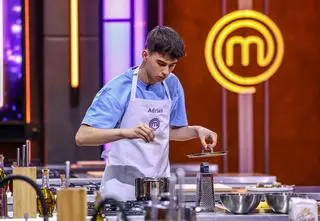 MasterChef Nastolatki. Adrian doczekał się fanklubu na balkonie. Co wydarzy się w 3. odcinku?