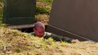 The Traitors. Zdrajcy: Alex i Julia lub Piotr zakopani w trumnach